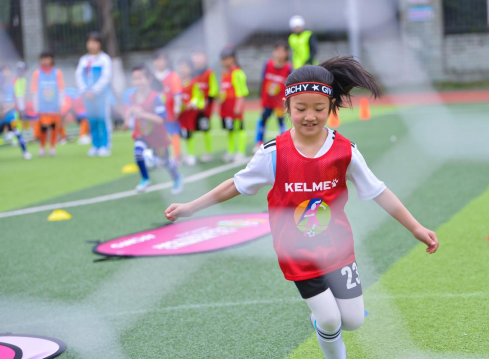 “女孩足球节”让梦想与欢笑在绿茵场绽放(1)1132.png